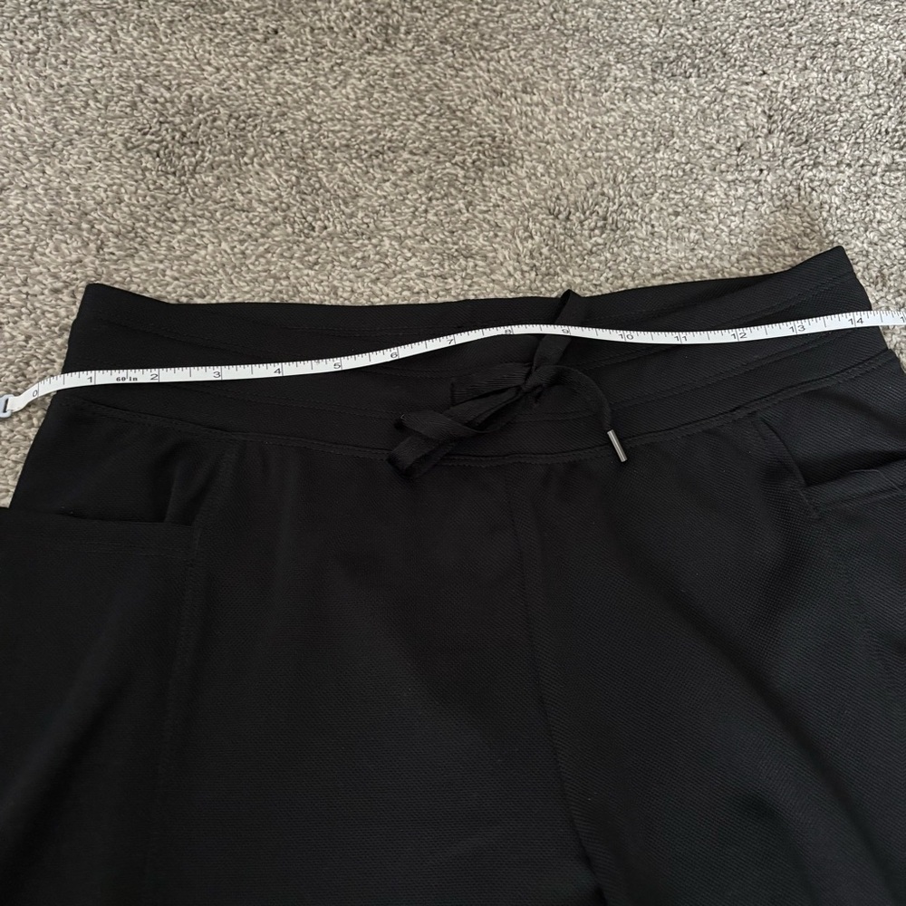 3/$25 Joe Fresh Active Cropped Joggers - Picture 4 of 5